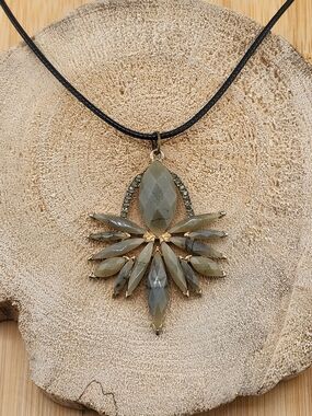 18in Adjustable Statement Gray Crystal Leaf Pendant Necklace